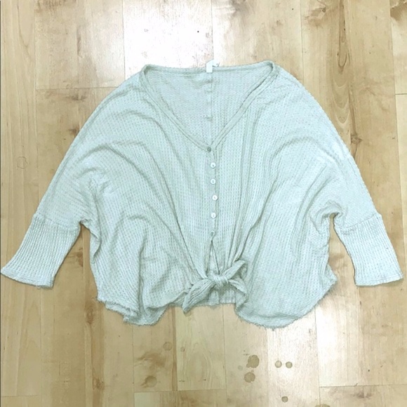 mts Tops - Thermal Knit Slouch, Vneck, Button-front Top LARGE